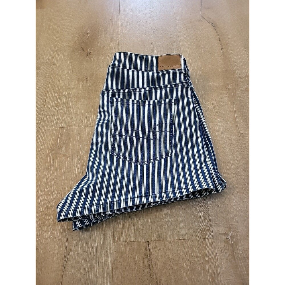 Womens American Eagle Navy Striped Next Level Stretch Boyfriend Shorts Size 14